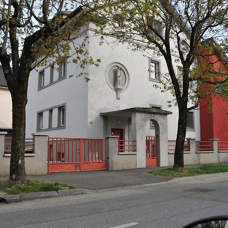 Atrium Flat In The Villa Ljubljana Luaran gambar